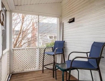 Cozy Cape Cod Bungalow King Queen WD Full Kitchen Wifi Desk 4