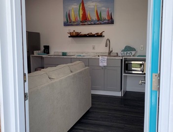 Cozy Corner: Minutes to Beach and Boardwalk Sleeps 4 3