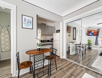 Cozy Extended Stay: King Bed/Fully Equipped/Train 4