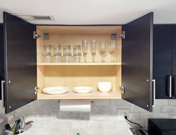 Cozy Getaway with Modern Look & Free Private Parking. 4