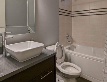Cozy Home with New Furniture! Steps away from Downtown/UBC/Airport/Richmond 4