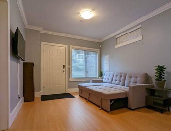 Cozy Home with New Furniture! Steps away from Downtown/UBC/Airport/Richmond 5