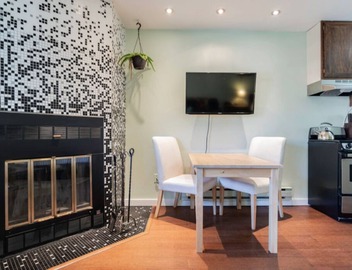 Cozy, modern Pearl St. condo. Ideal location! 3