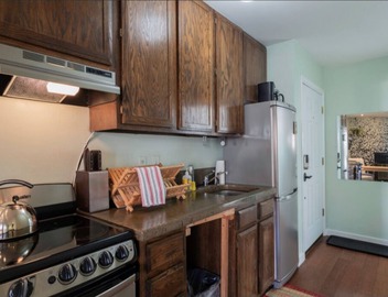 Cozy, modern Pearl St. condo. Ideal location! 4