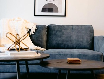 Cozy Nest in Prime Hawthorn w parking & pool 2