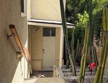 Cozy, recently renovated, 2-bedroom, full kitchen ADU in West Los Angeles! 3