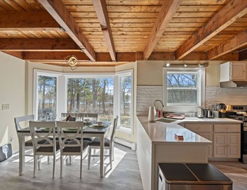 Cozy Riverfront Stay in Wareham 2