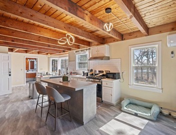 Cozy Riverfront Stay in Wareham 3