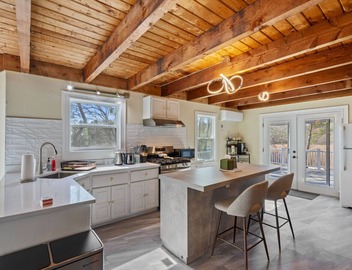 Cozy Riverfront Stay in Wareham 5