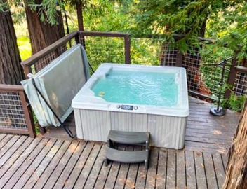 Cozy Riverview Cabin 3