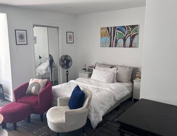 Cozy, safe, centrally located studio 5