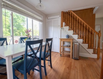 Cozy Scarborough home 2 miles from beaches 2