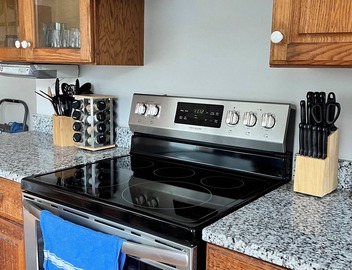 Cozy Scarborough home 2 miles from beaches 3