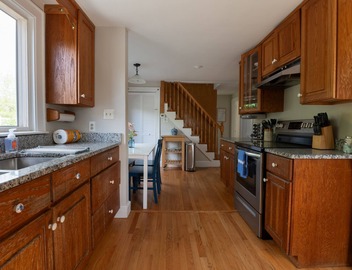 Cozy Scarborough home 2 miles from beaches 4