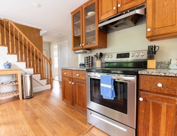 Cozy Scarborough home 2 miles from beaches 5