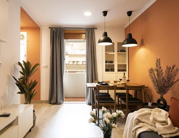 Cozy Seaside Getaway in Barceloneta – Steps from the Beach! 2