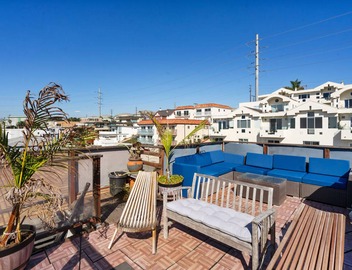 Cozy Studio Retreat - Rooftop - Panoramic Ocean Views 4