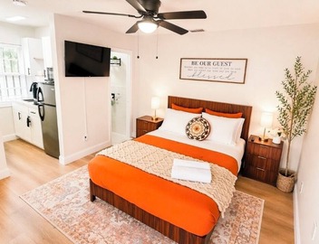 Cozy studio with Kitchen + Free Parking + Central location in Miami. 2