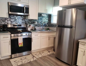 Cozy studio with private entrance in quiet neighborhood. Pet-Friendly. 2