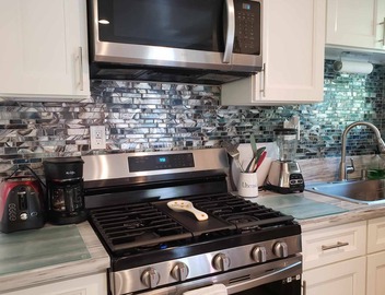 Cozy studio with private entrance in quiet neighborhood. Pet-Friendly. 4