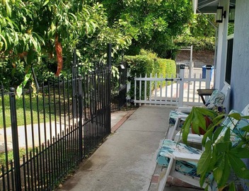 Cozy studio with private entrance in quiet neighborhood. Pet-Friendly. 5