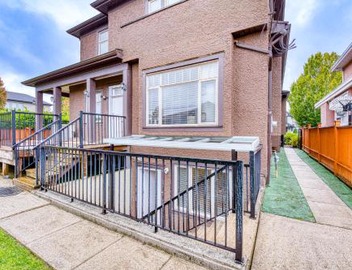 Cozy two beds lower level suite in Vancouver West 2