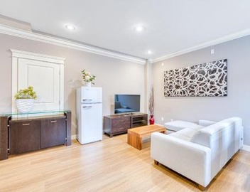 Cozy two beds lower level suite in Vancouver West 3
