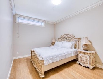 Cozy two beds lower level suite in Vancouver West 4