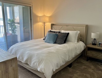 Cozy~ Vaulted Ceilings~ Midtown~ Elizabeth Condo 4