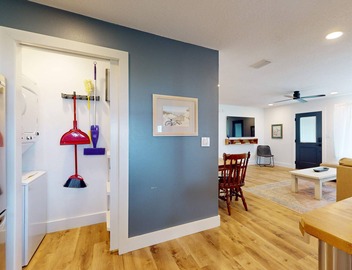 Cozy waterfront cottage, pet friendly with AC, deck and shared dock 5