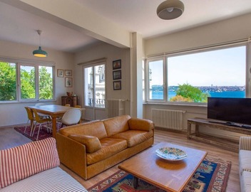 Cozy Waterfront Apt. with a Stunning View 3