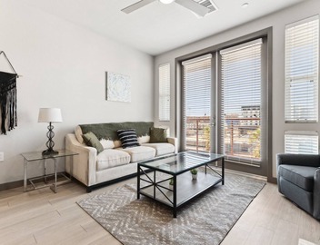 CozySuites PHX RORO Gym, Pool, Pets, Parking! #16 3