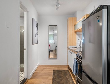 CPC Rare Find - Secluded Studio w Free Parking 3