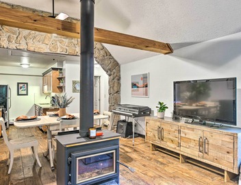 Creekside Morrison Cabin ~ 9 Mi to Red Rocks Park! 3