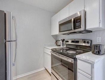 Cushy 2BD Apt | Austin Texas 3