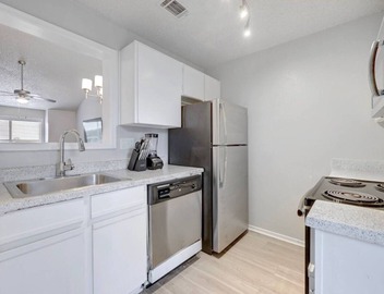 Cushy 2BD Apt | Austin Texas 4