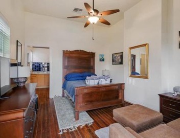 CUTE QUIET MID-CITY STUDIO - Central Location 4