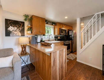 Das Tree Haus 1 Bedroom Home by NW Comfy Cabins by RedAwning 5