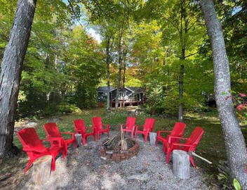 Dawson Loop Inn 3BR Lakefront Chalet Style Cottage 3