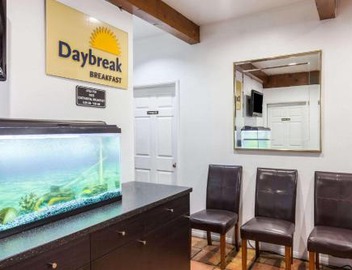 Days Inn by Wyndham Castaic Six Flags Magic Mountain 3