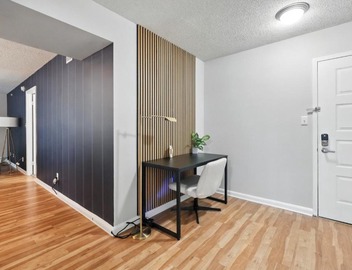 DC Launchpad Sleeps 8 |King Bed, Balcony & Parking 2