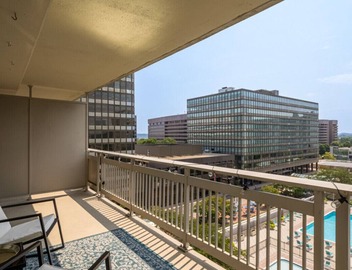 DC Launchpad Sleeps 8, Gym, Walk to Dining + Metro 5