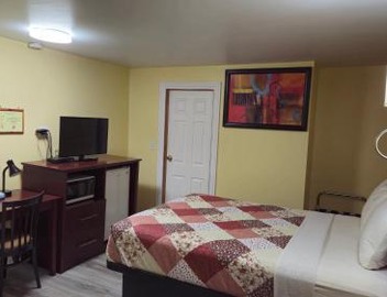 Deep River Motel 4