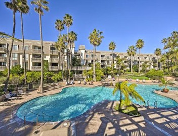 'Deja Blue' Oceanside Condo on Beach w/Pools! 3