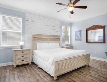 Deja Blue- Pet friendly- Pool front 4