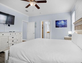 Deja Blue- Pet friendly- Pool front 5