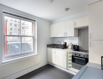 Delightful City of London 2BR w/Balcony, nr Tube Station, by Blueground 3