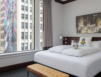 Delightful Room w/Whimsical Decor & Modern Amenities Near Magnificent Mile 2
