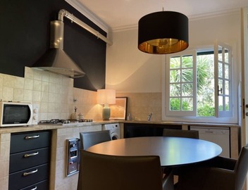 Delightful stylish house with private romantic garden 2