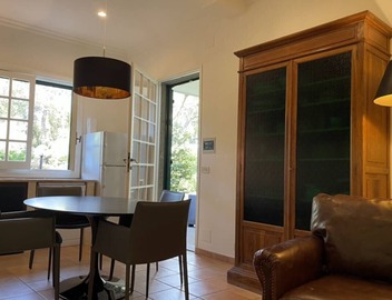 Delightful stylish house with private romantic garden 3